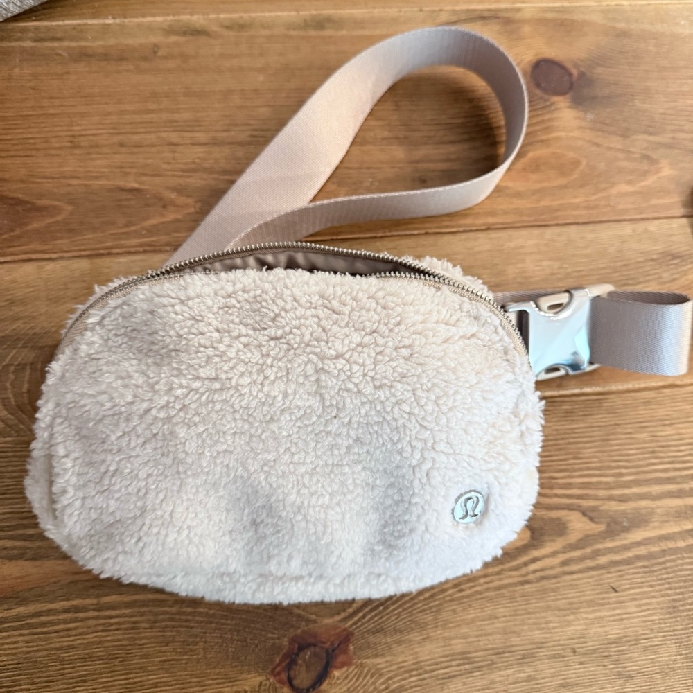 Lululemon Beige Sherpa Crossbody Belt Bag Cream